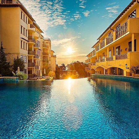 The Cliff Beach Apartments Обзор Екстериор снимка