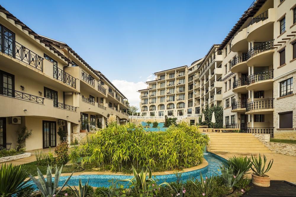 The Cliff Beach Apartments Обзор Екстериор снимка