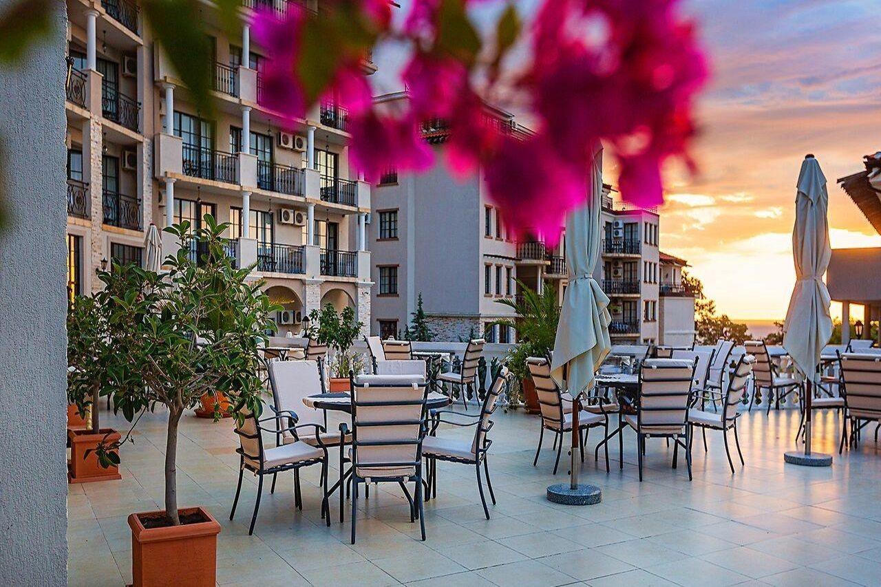 The Cliff Beach Apartments Обзор Екстериор снимка