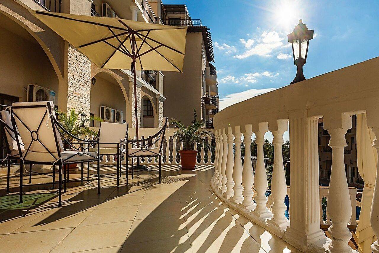 The Cliff Beach Apartments Обзор Екстериор снимка