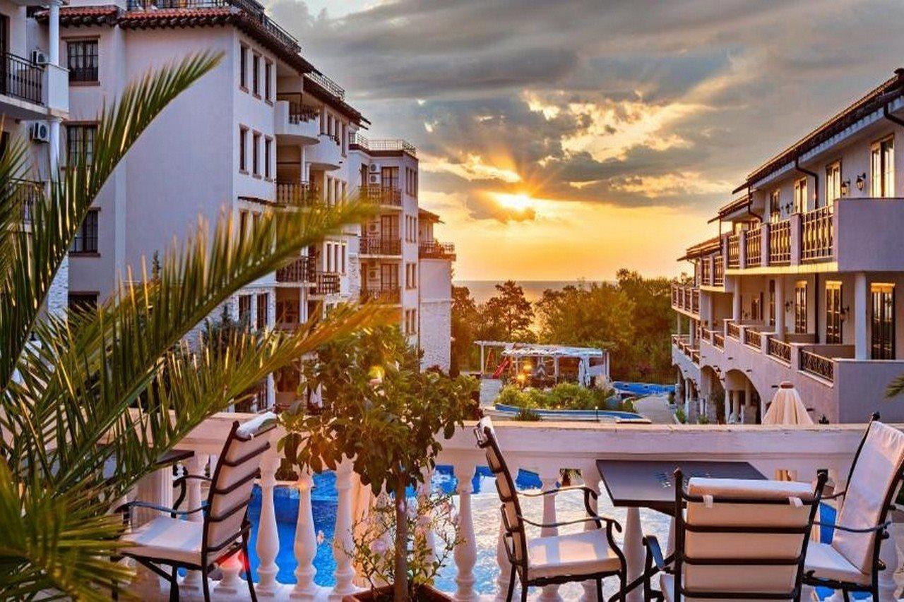 The Cliff Beach Apartments Обзор Екстериор снимка