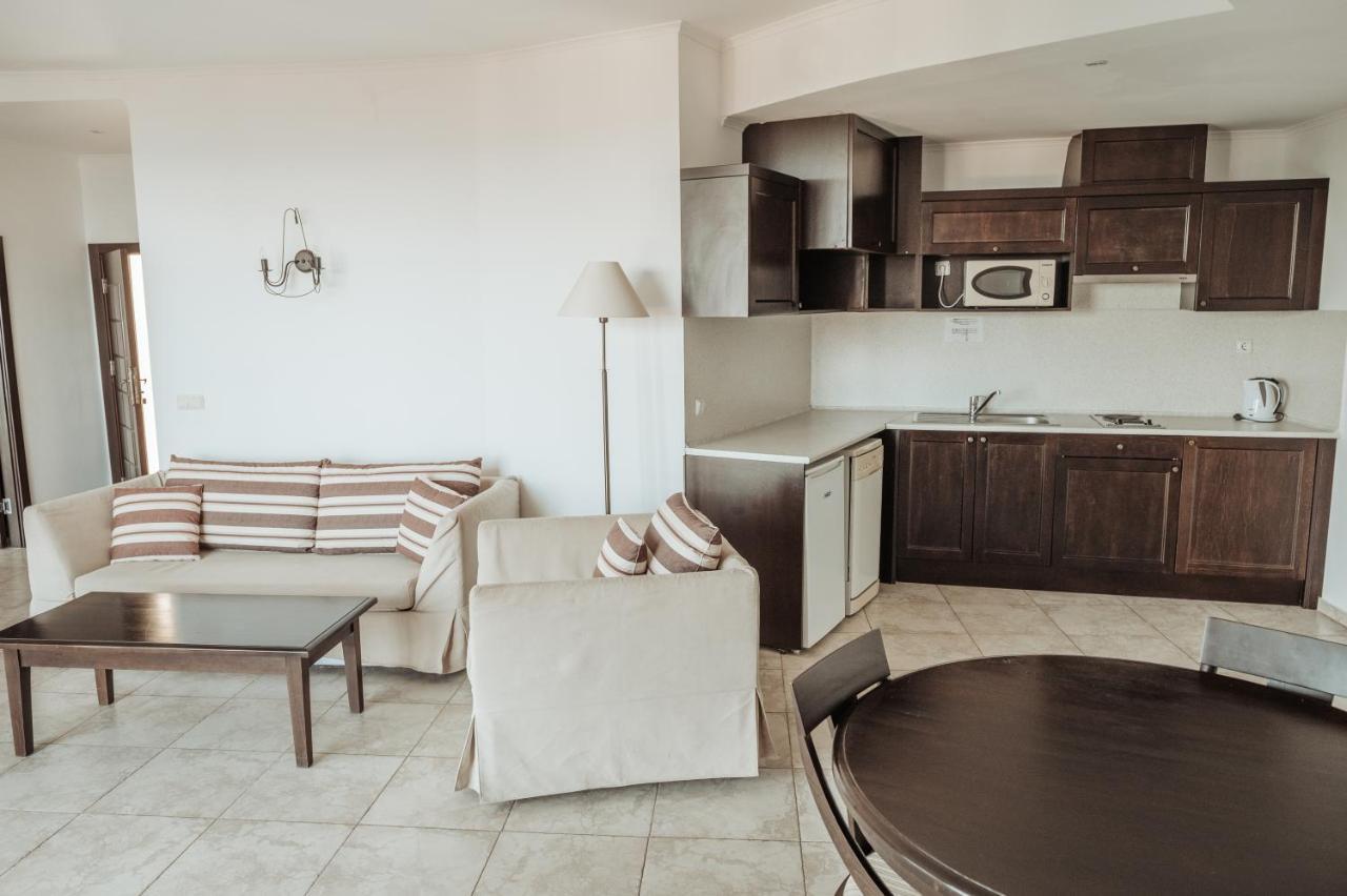 The Cliff Beach Apartments Обзор Екстериор снимка