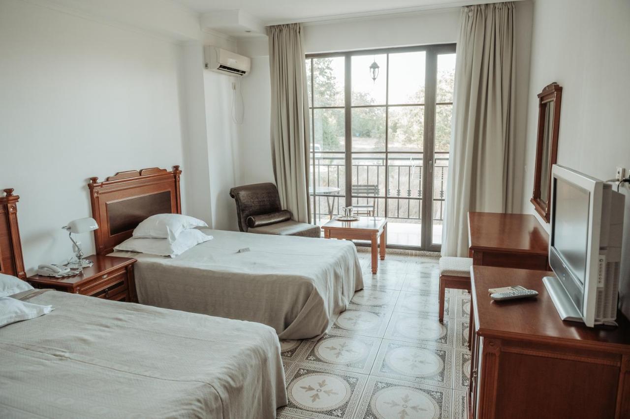 The Cliff Beach Apartments Обзор Екстериор снимка
