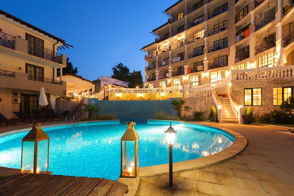 The Cliff Beach Apartments Обзор Екстериор снимка