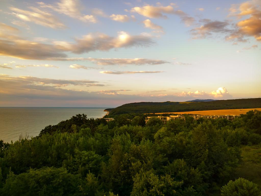 The Cliff Beach Apartments Обзор Екстериор снимка