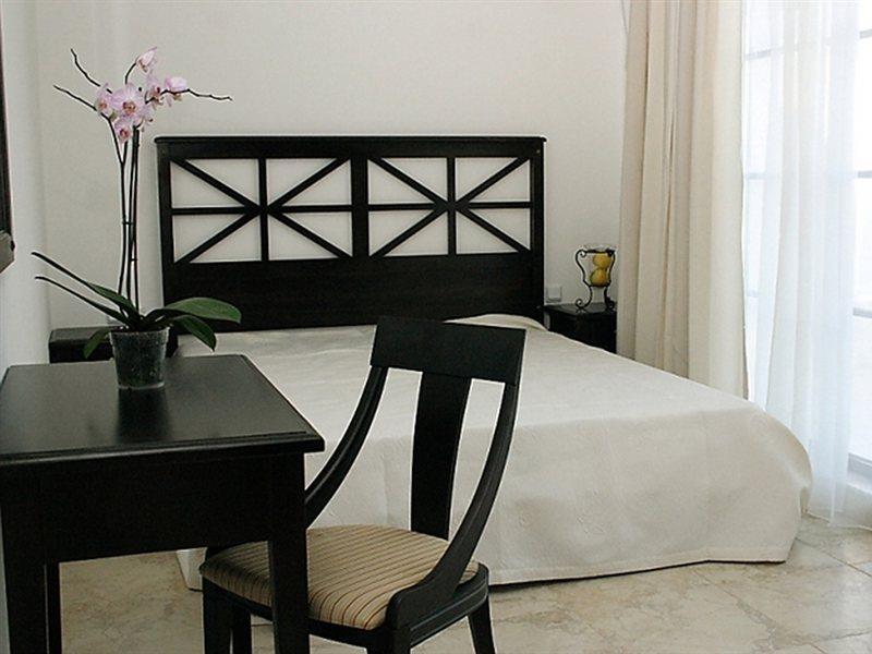 The Cliff Beach Apartments Обзор Екстериор снимка