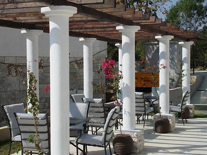 The Cliff Beach Apartments Обзор Екстериор снимка