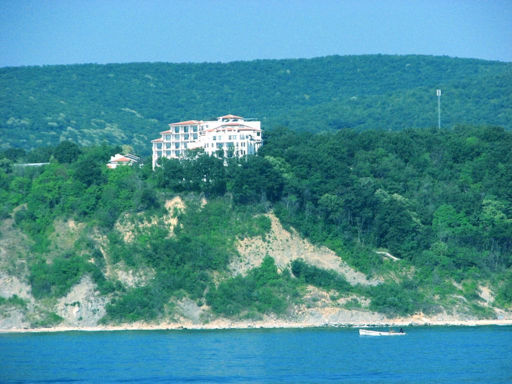 The Cliff Beach Apartments Обзор Екстериор снимка