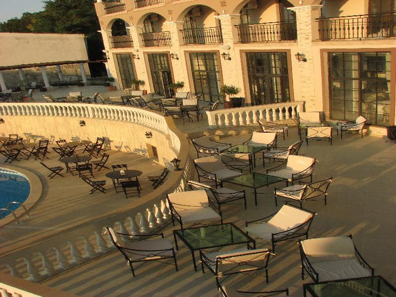 The Cliff Beach Apartments Обзор Екстериор снимка
