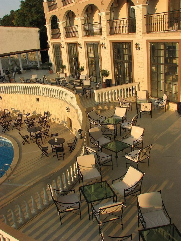 The Cliff Beach Apartments Обзор Екстериор снимка